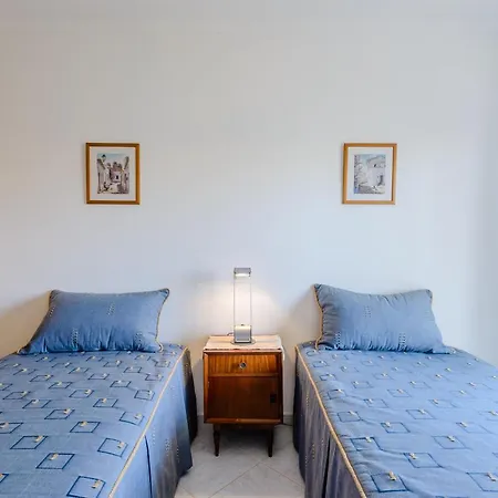 Apartment Grevilias *